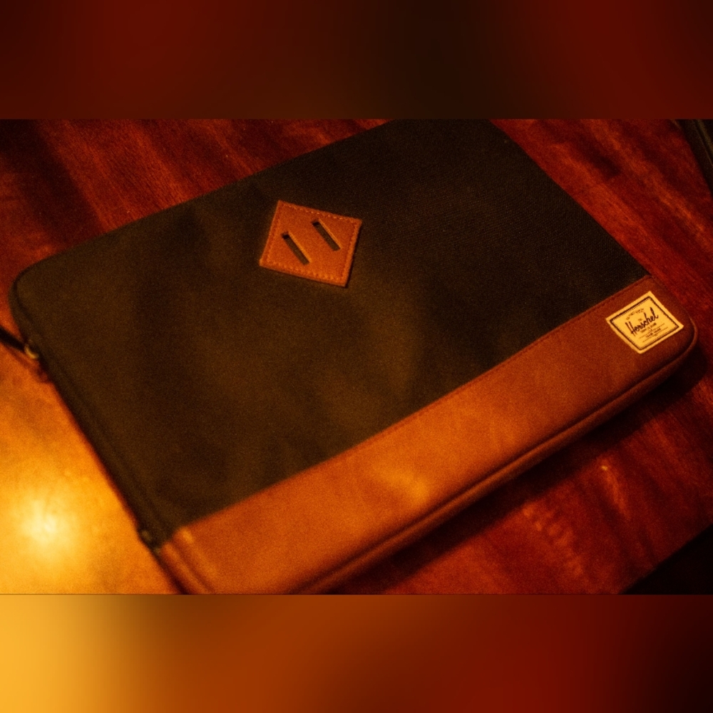 Heritage Herschel Supply 11 inch Macbook Laptop Sleeve